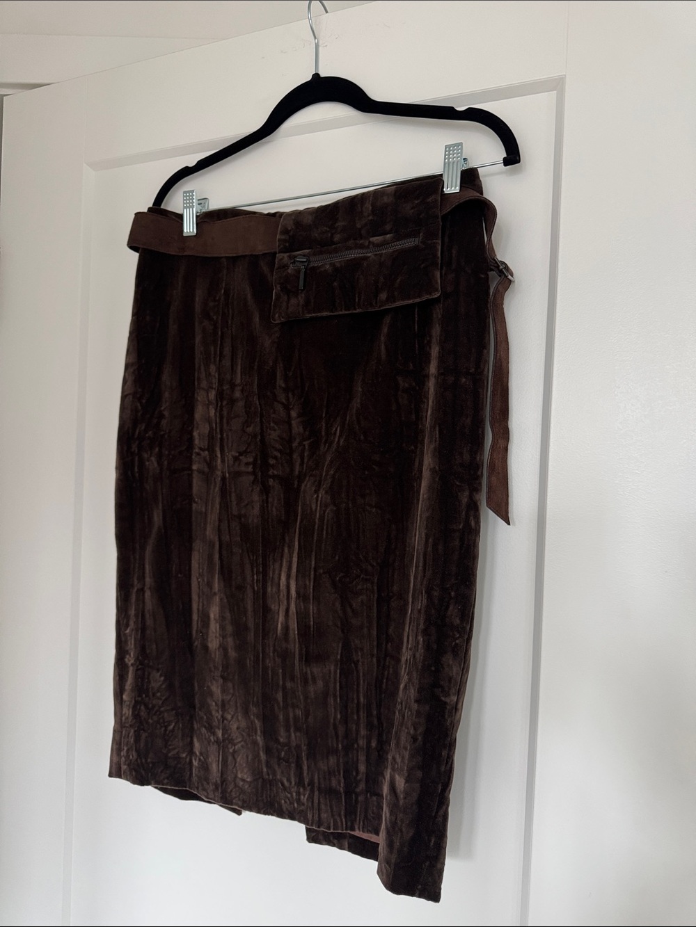 Velvet High-Waist Pencil Skirt in Dark Brown